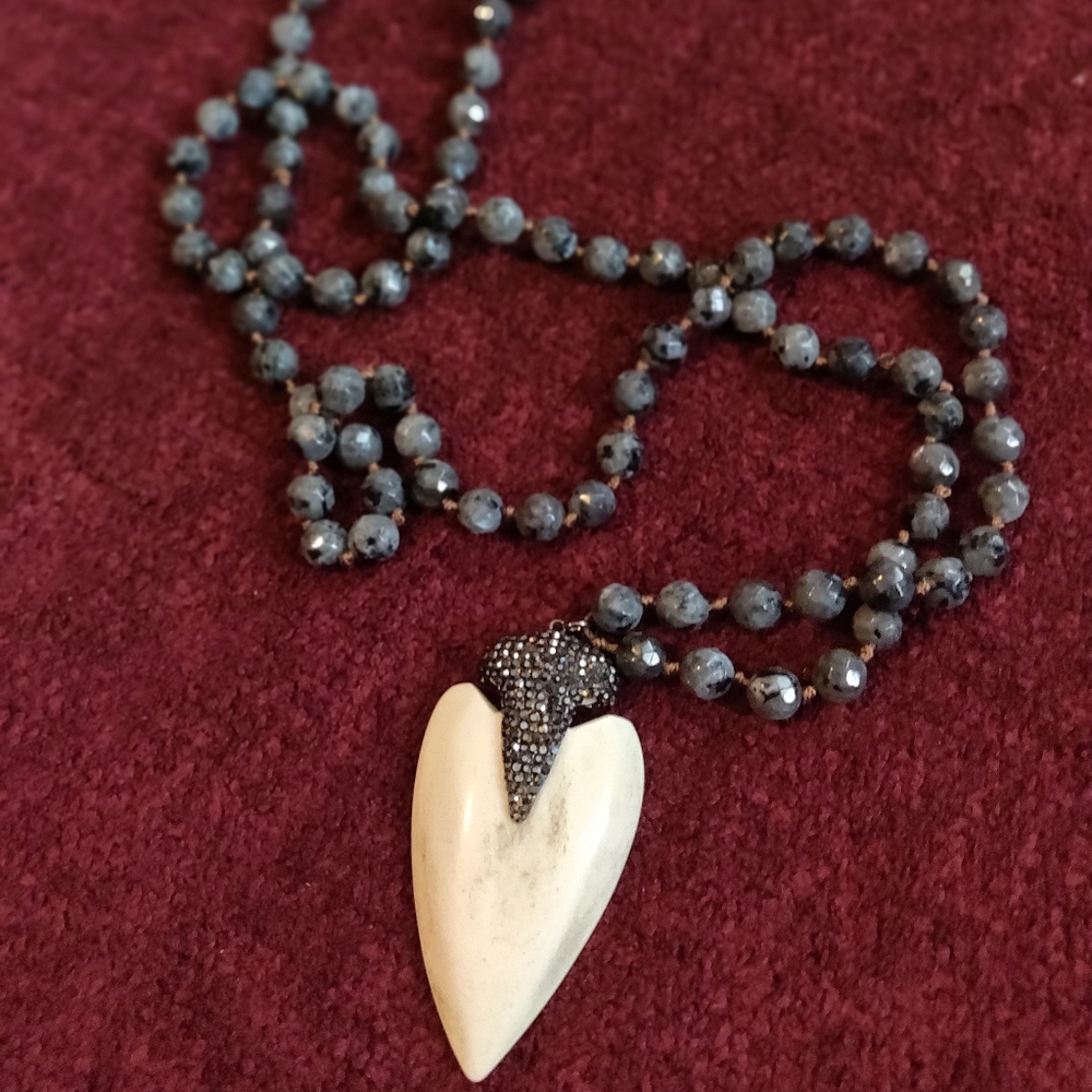 Woman's necklace